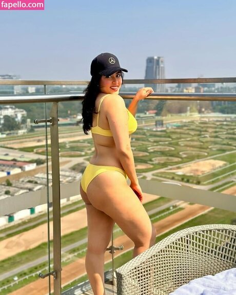 Nikita Sharma star top img