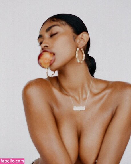 Jasmine Chola pretty pornstar photos