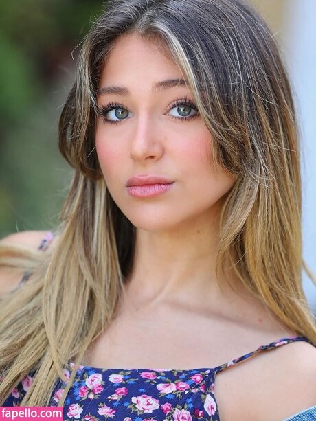 Katsiaryna Kavaleva high quality model image