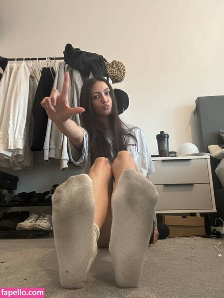 Elisha Walbyoff star erotic photos