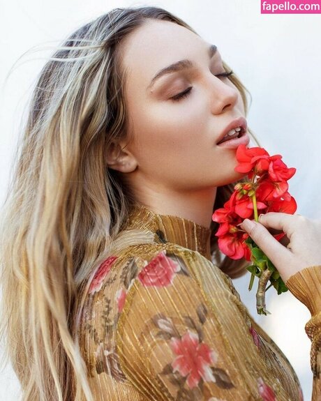 female onlyfans naked gallery