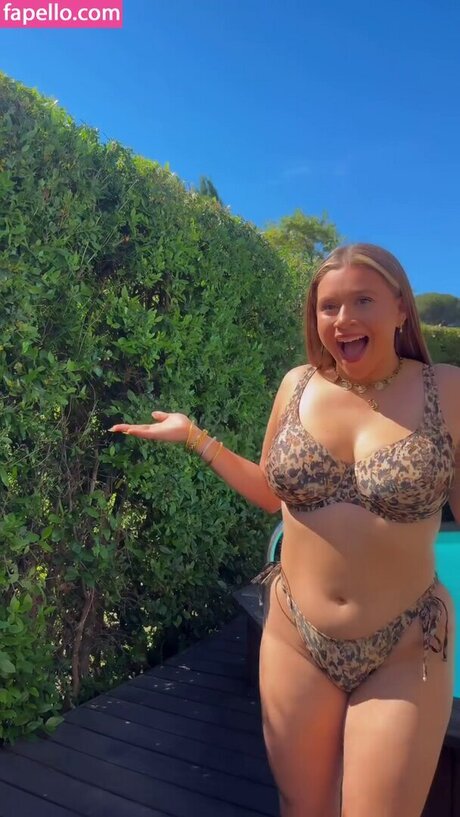 Justinaccessible model nude pics