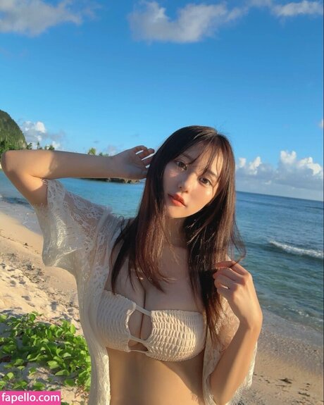 Tanaka Miku nude star photo