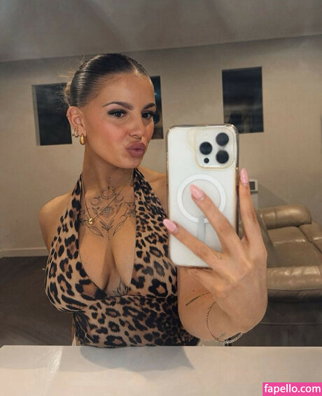 tayschubertt star pretty photos