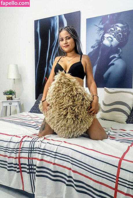 Sofievans model nudes pictures