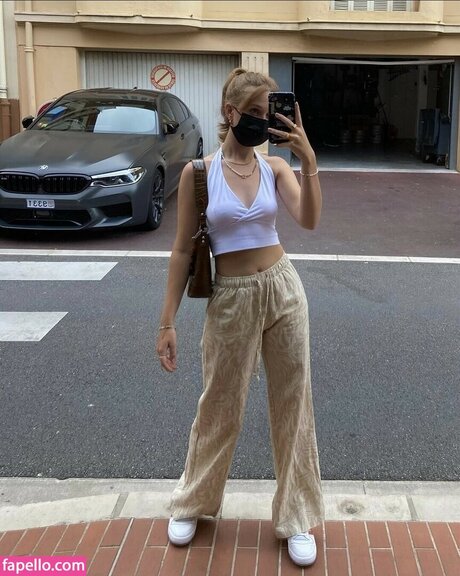 brunette doggystyle onlyfans free naked img