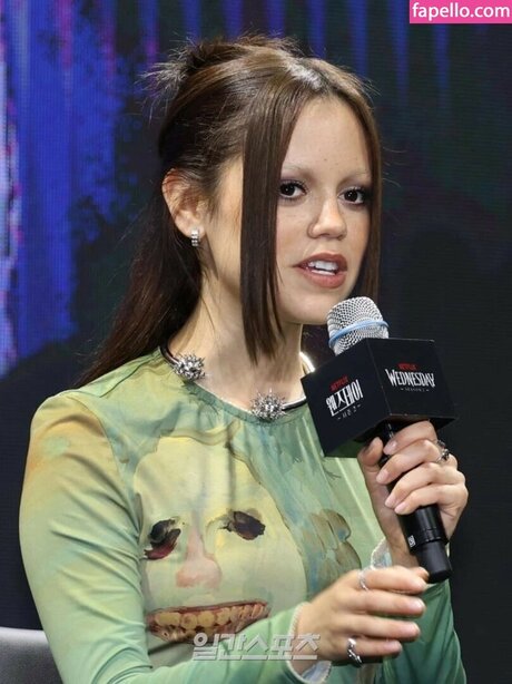 Jenna Ortega model hot archive