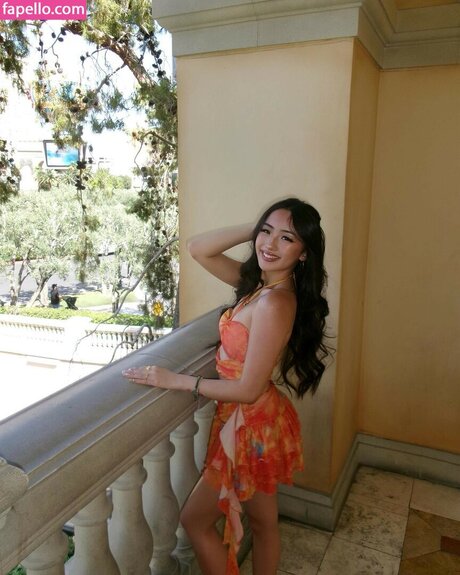 Daisy Chang model art galleries