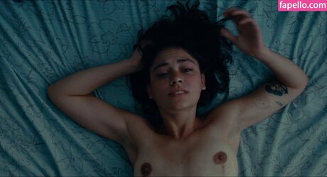 Blu Hunt star top galleries