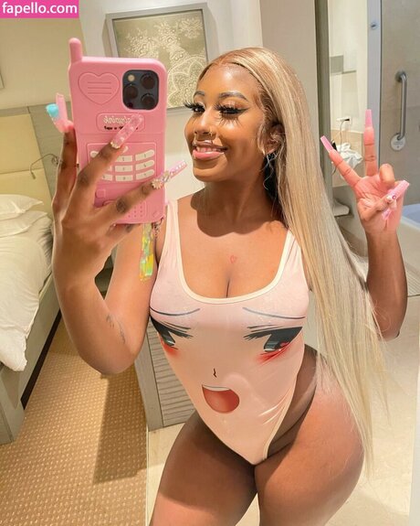 Yungnena pornstar exclusive images
