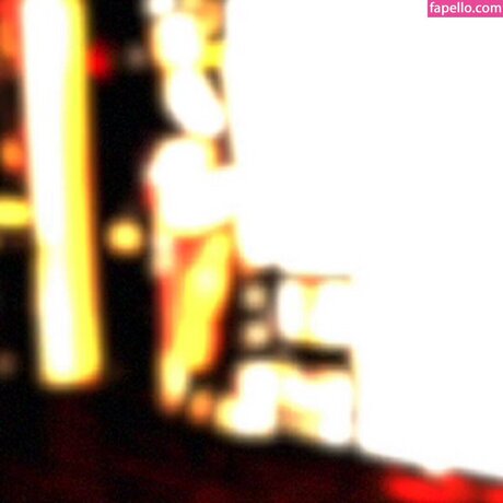 Sarah Hunter nude thumbnail