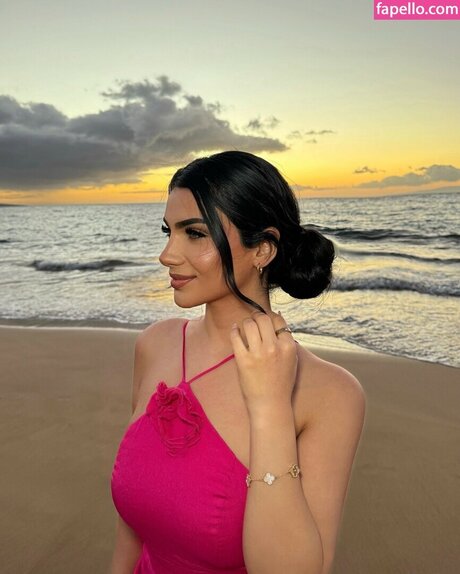 Zenoviajafar hot model pictures