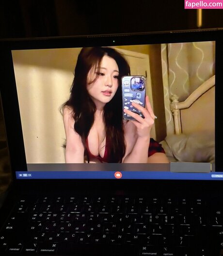 Starriebun model naked pictures