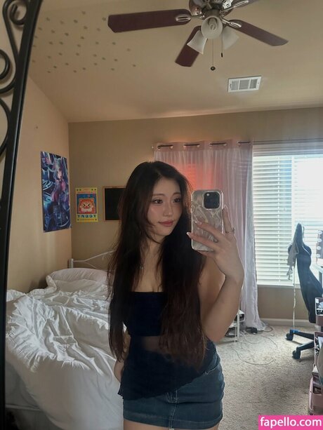 Starriebun model xxx pic