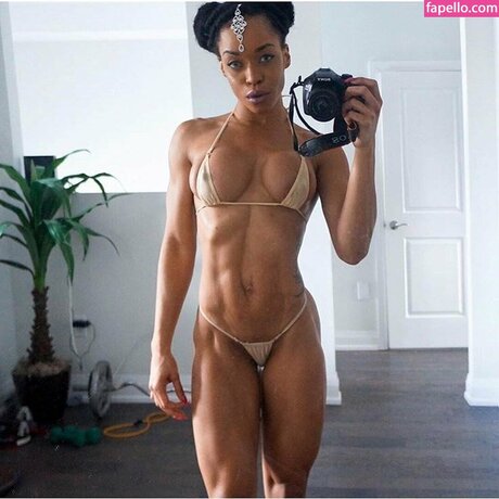 fitlolamontez model naked image
