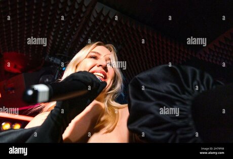 Rebecca Lucy Taylor hd actress pics