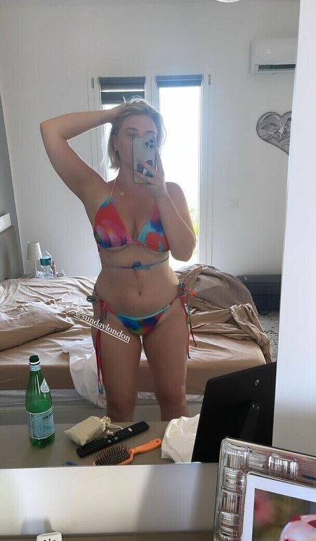 Rebecca Lucy Taylor pornographic model picture