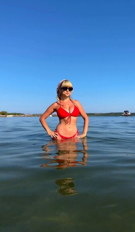 Ella Ballentine xxx model image