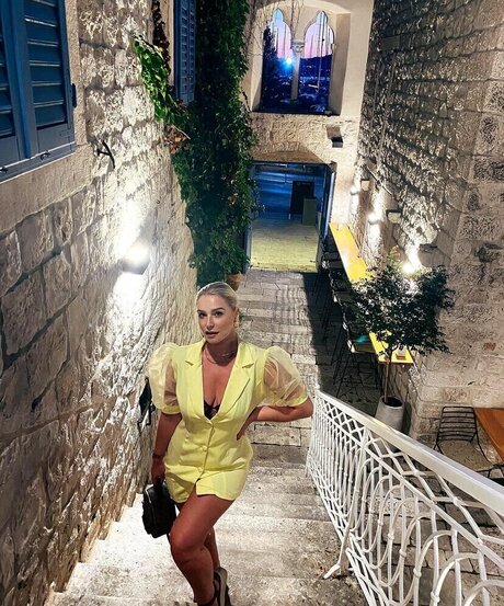 Jess Davies adult actress pic