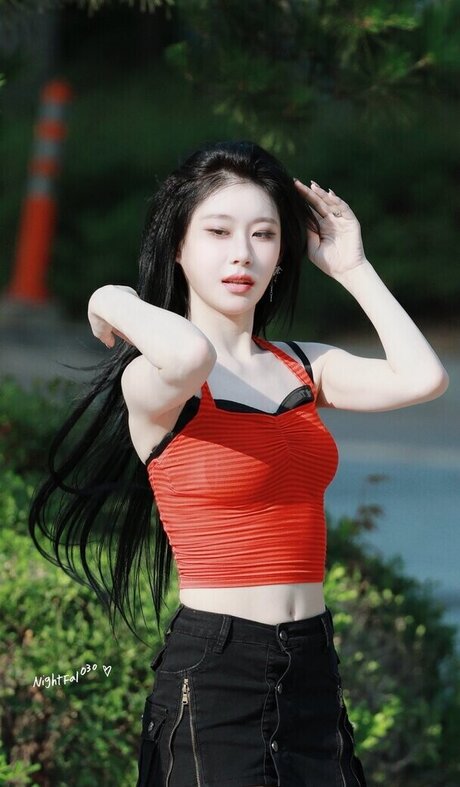Chaeryeong sexy model pic