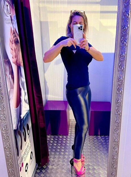 LetzBimbo actress img