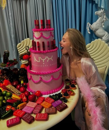 Yaren Alaca model high quality images