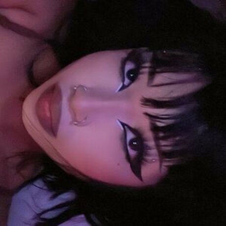 Sarynthia pornographic star photos