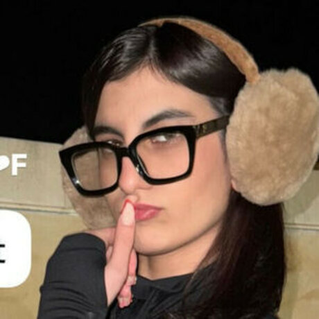 Taba Ardestani model adult img