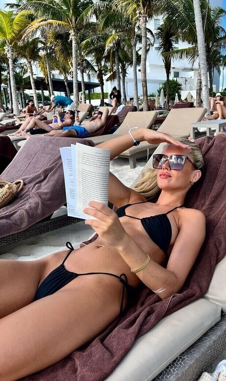 Eilidh Scott hot pornstar pictures