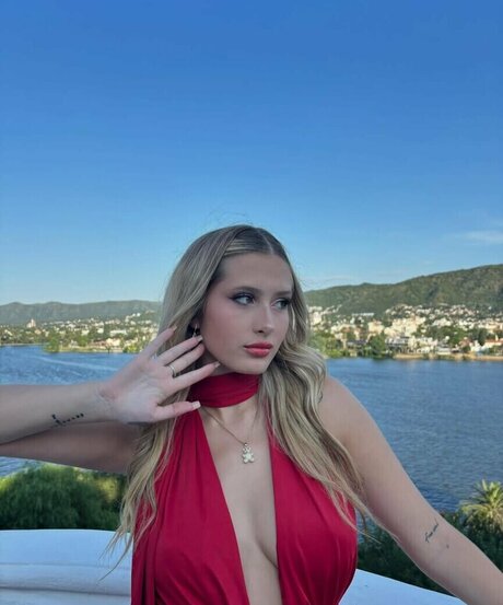 Lola Poggio best star pic