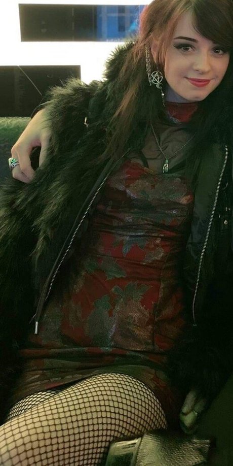 Apricot hot model photos