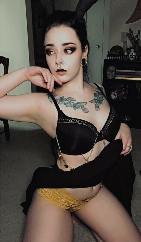 babymoth1 star nude picture