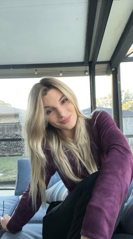 skylarrosay high quality model pic