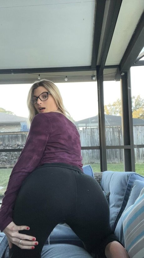 skylarrosay pornographic actress pic