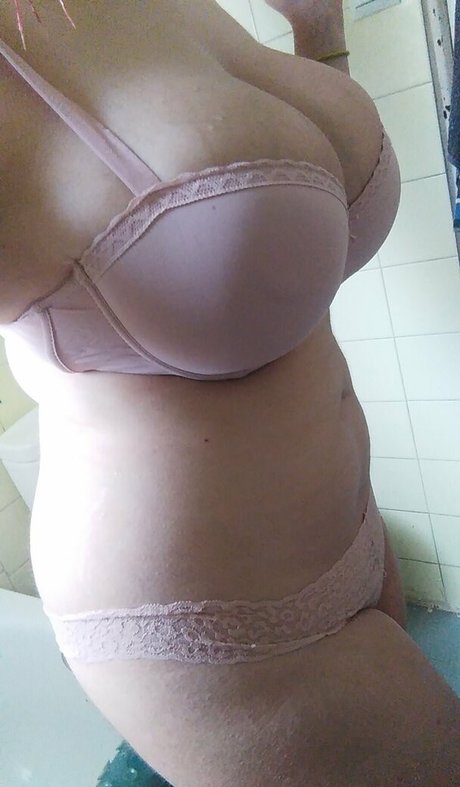 chubbykitsune hot pornstar image