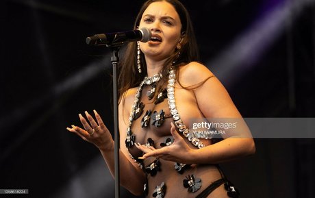 Sabrina Claudio model nice image