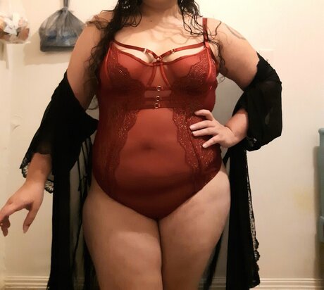 Juicy Lucy model beautiful img