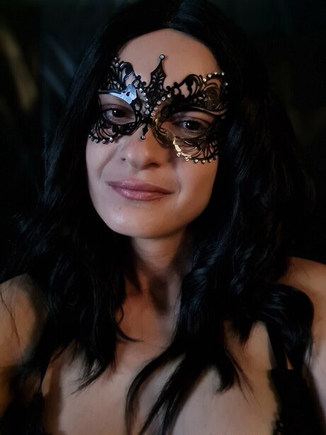 Mysterious Lady pornstar naked photos