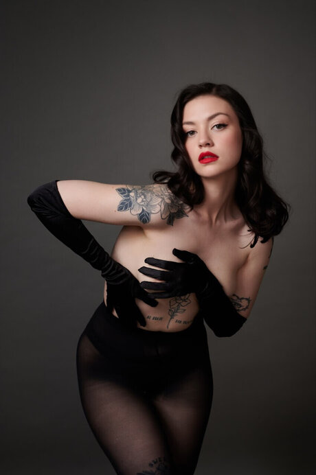 Lily LaRoy model xxx pics