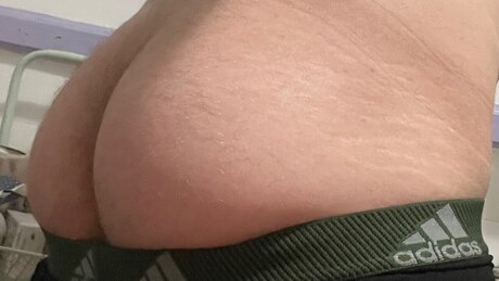 Cheeky Tom star nice photo