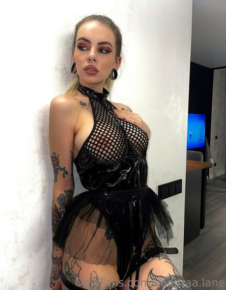 kendraa lane adult model image