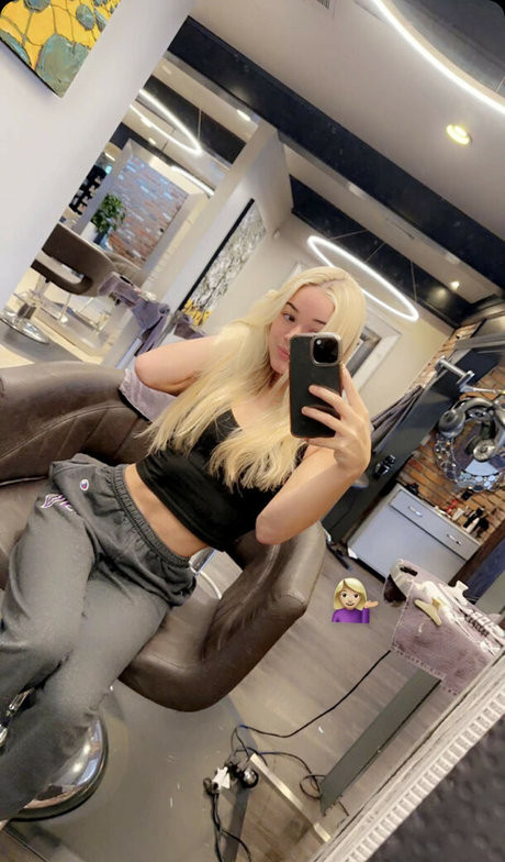 amateur milf onlyfans pornographic picture