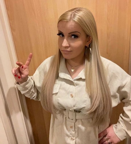 thickbabyzara model naked picture