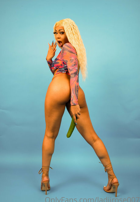 bodyonrose pretty pornstar pic