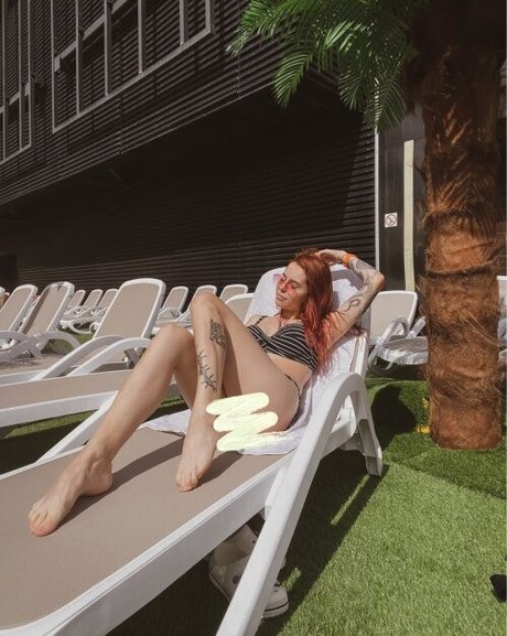 Denly erotic model pic