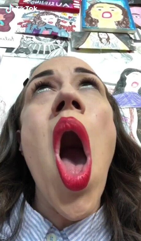 Colleen Ballinger model best pic