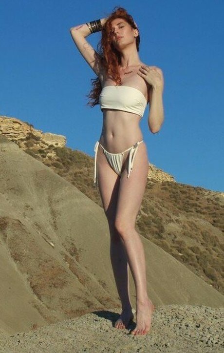 Madeleine Baldachino star high quality image