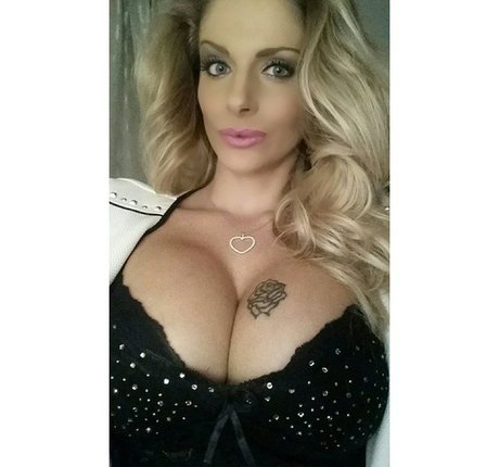 curly hair teen onlyfans erotic photo