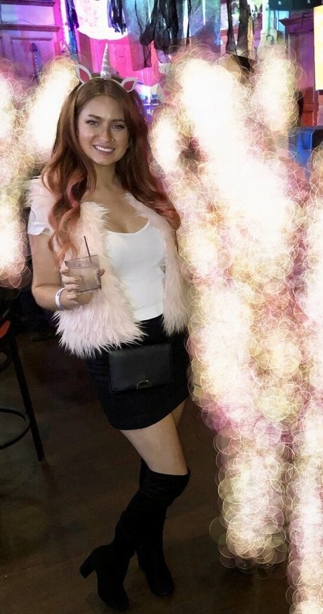 Felicity Freckle model beautiful img