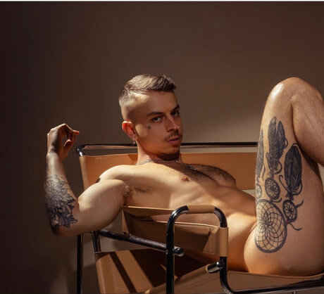 Flo exclusive model picture